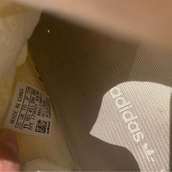 YEEZY BOOST 350 V2 BUTTERS - Picture 6 of 6